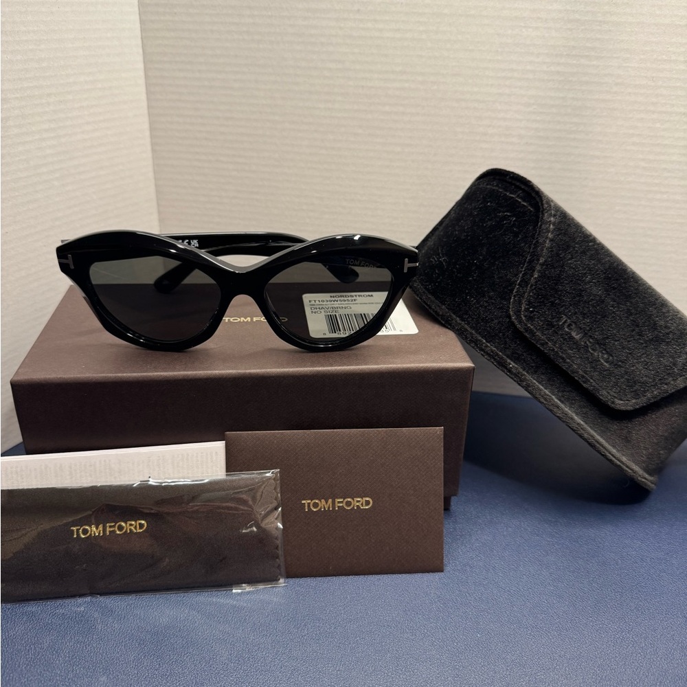EUC Tom Ford Cateye Sunglasses